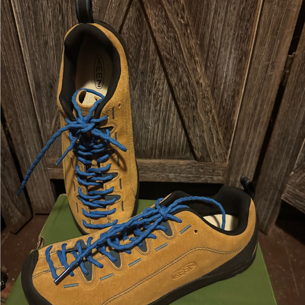 Keen Men's Tan Sneakers with Blue Laces